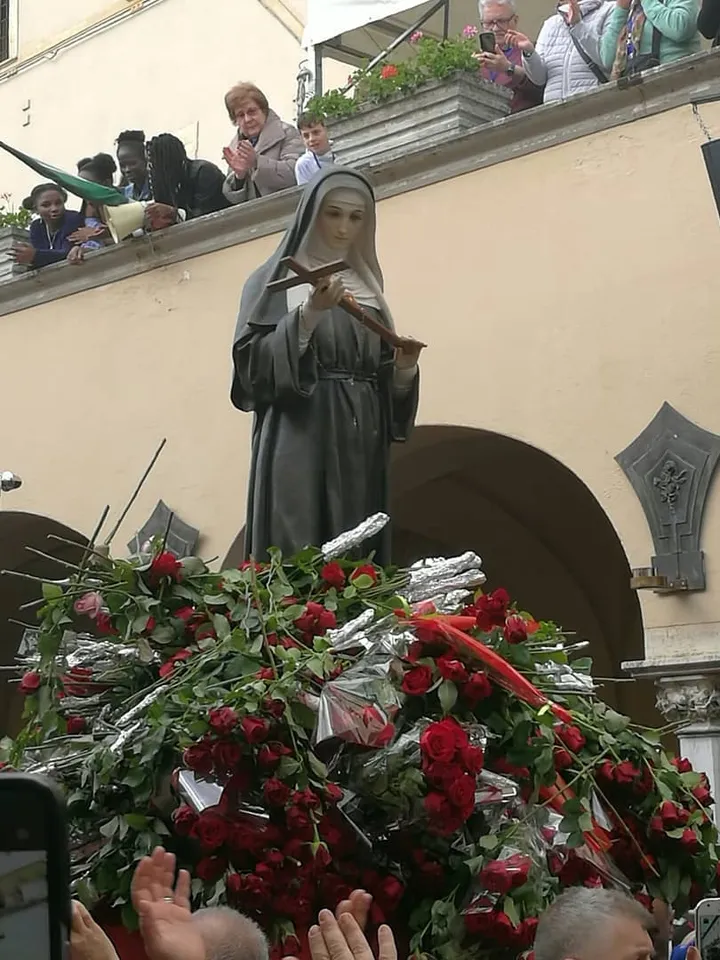 Driving with the family to Santa Rita da Cascia.
#coastravel #trip #dayoff #santarita #22may #traditions #family #travel…